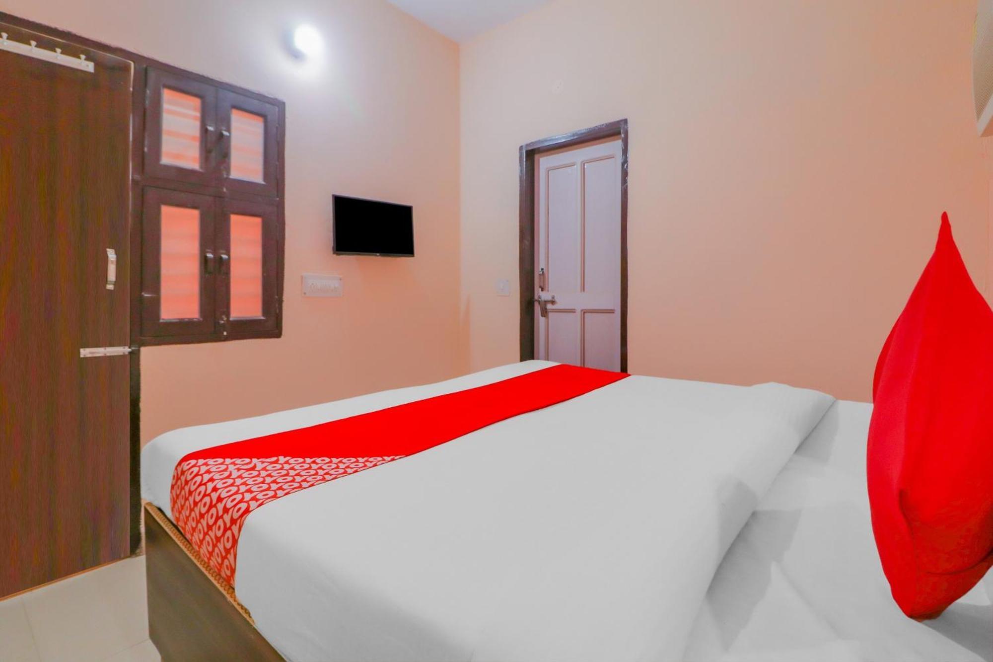 Hotel O Bhardwaj Guest House Garhi Harsaru Zewnętrze zdjęcie
