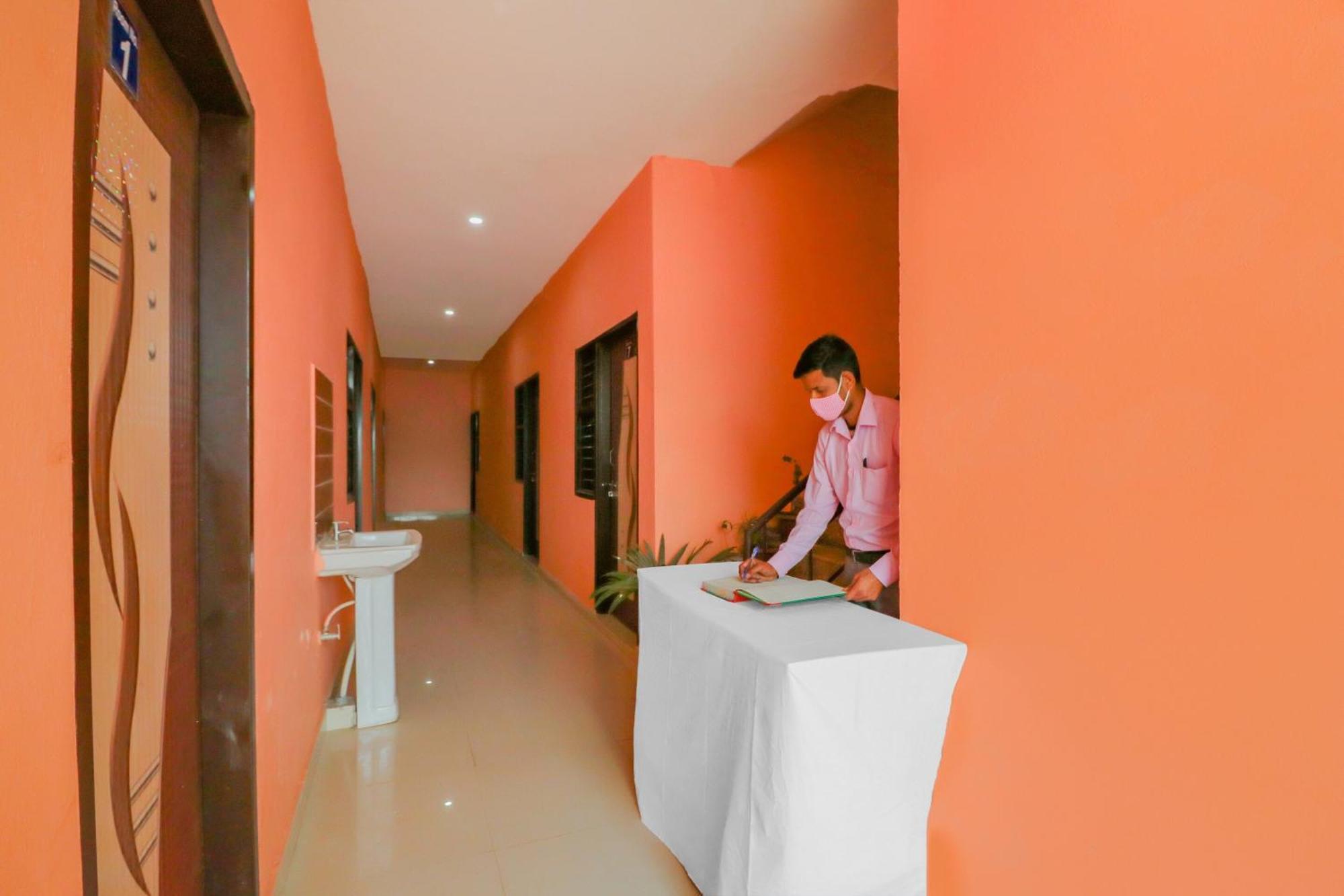 Hotel O Bhardwaj Guest House Garhi Harsaru Zewnętrze zdjęcie